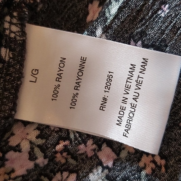 WILD SKYE Floral Top - Picture 7 of 8